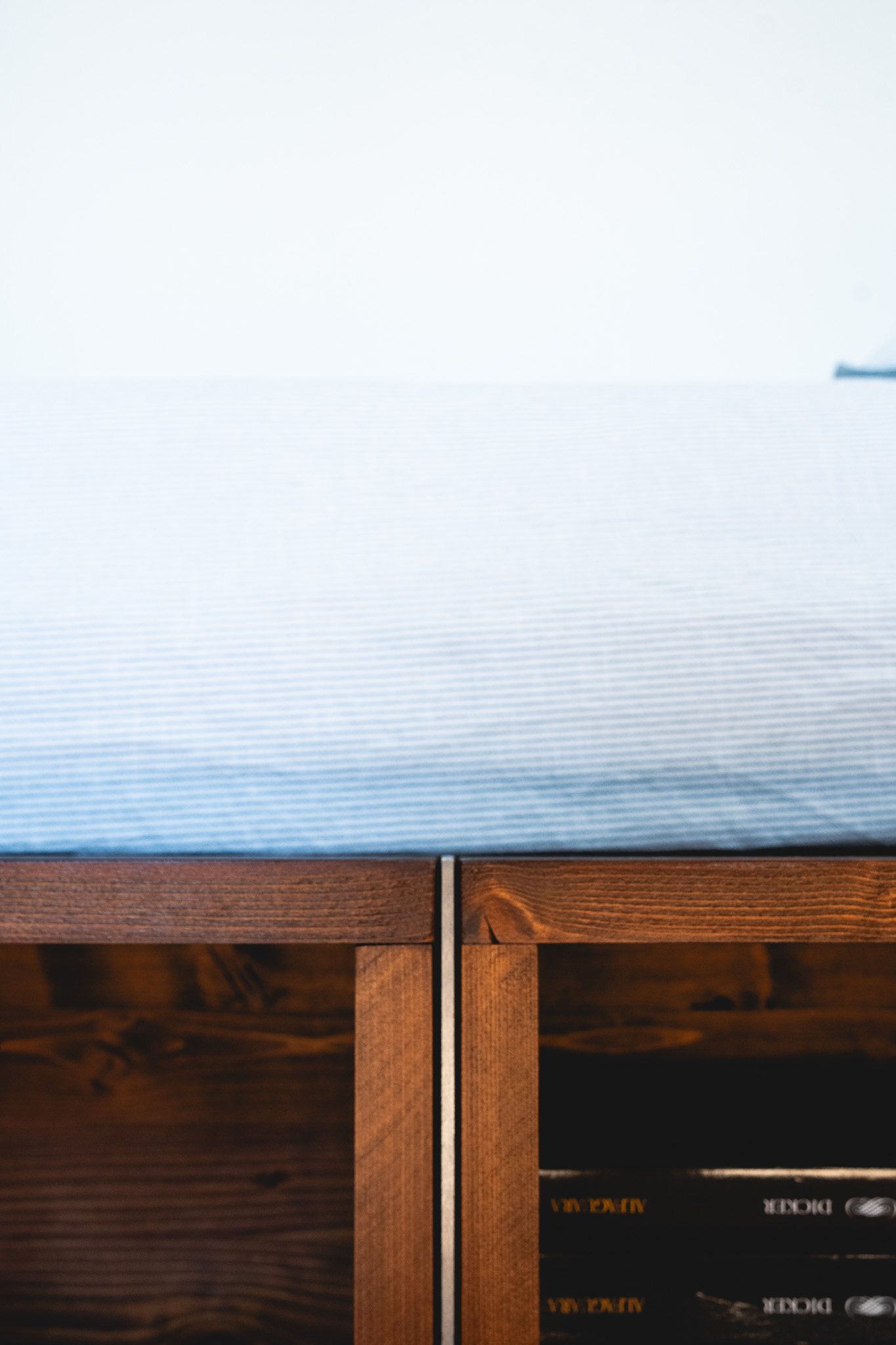 Bed Dresser central steel junction